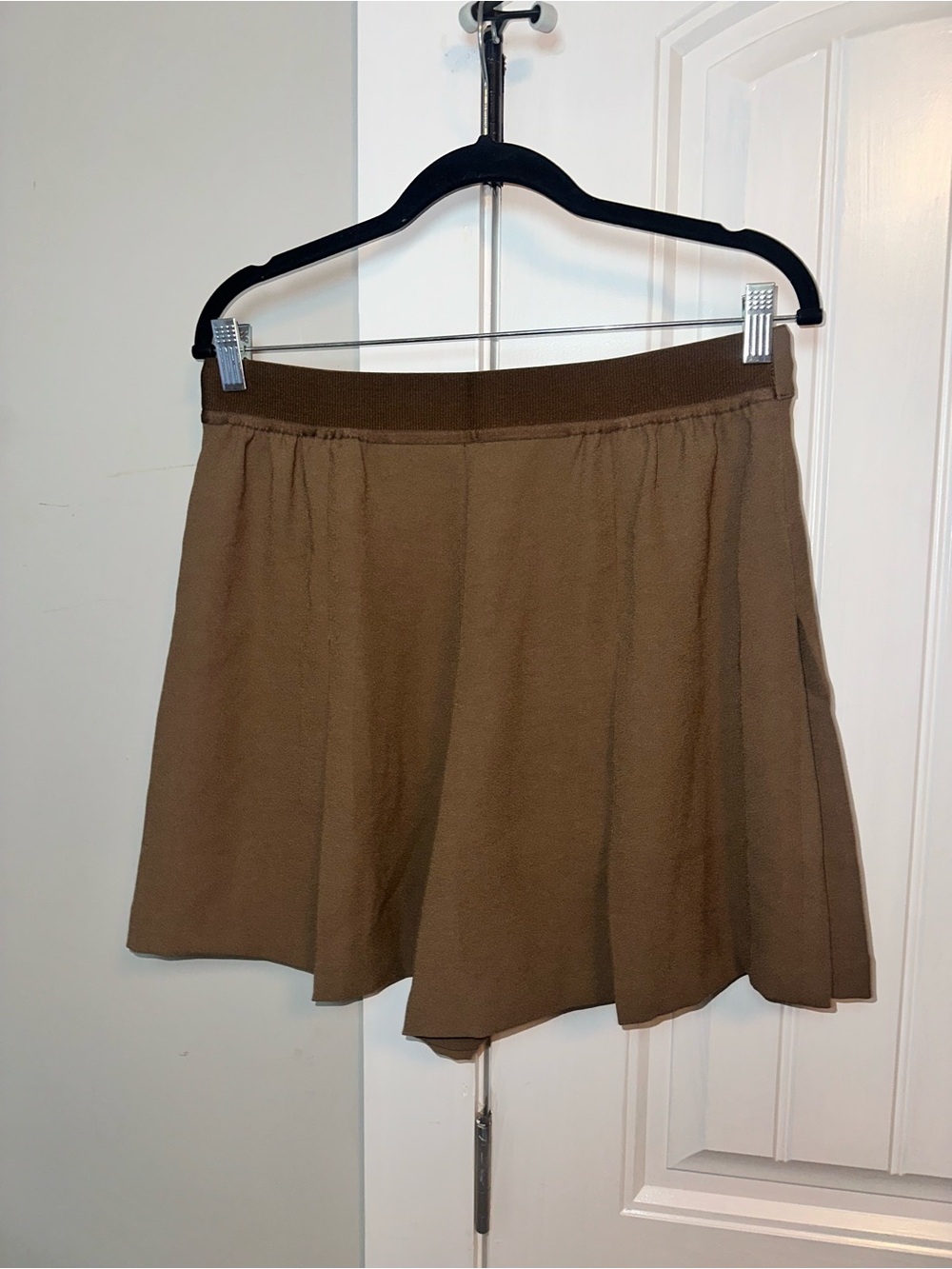 Spanx Size Large Pleated High-Waist Brown Women’s Shorts - Picture 6 of 10